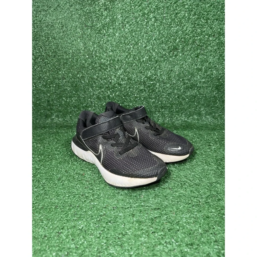 Nike Renew Run Youth Kids Size 1Y Black White Walking Shoes Comfort Sneakers